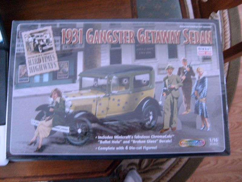 1931 GANGSTER SEDAN MINICRAFT MODEL KIT 116 SEALED  