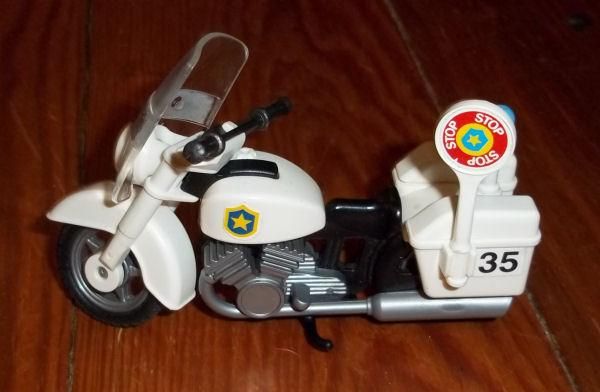 Playmobil 3623 Police Chase Adventure Station Retired + Extras  