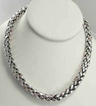 Weighs 138.2 grams/88.9 dwt Necklace presentation large wheat chain 