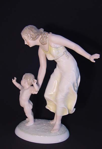 HUTSCHENREUTHER WERNER PORCELAIN MOTHER & CHILD STATUE  