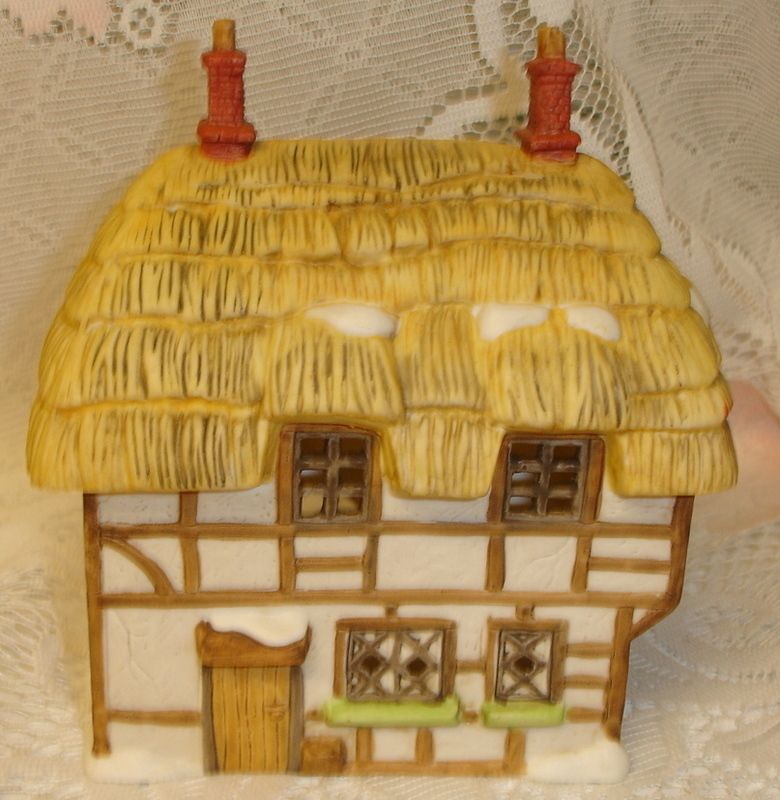 Dept 56 Dickens Village Cottage Lighted House 1985  