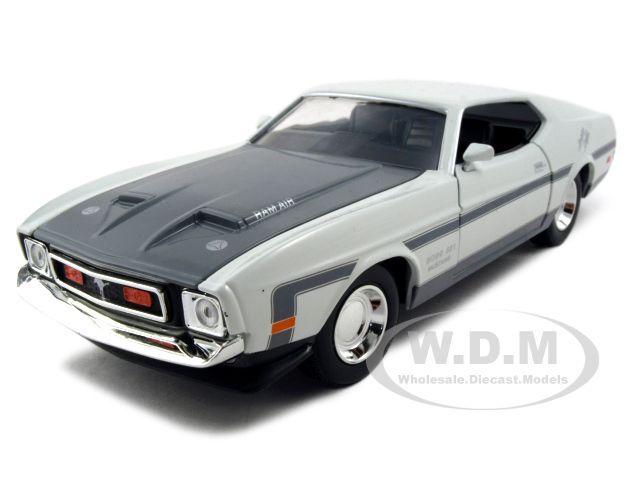 1971 FORD MUSTANG BOSS 351 WHITE 124 AMERICAN GRAFFITI  