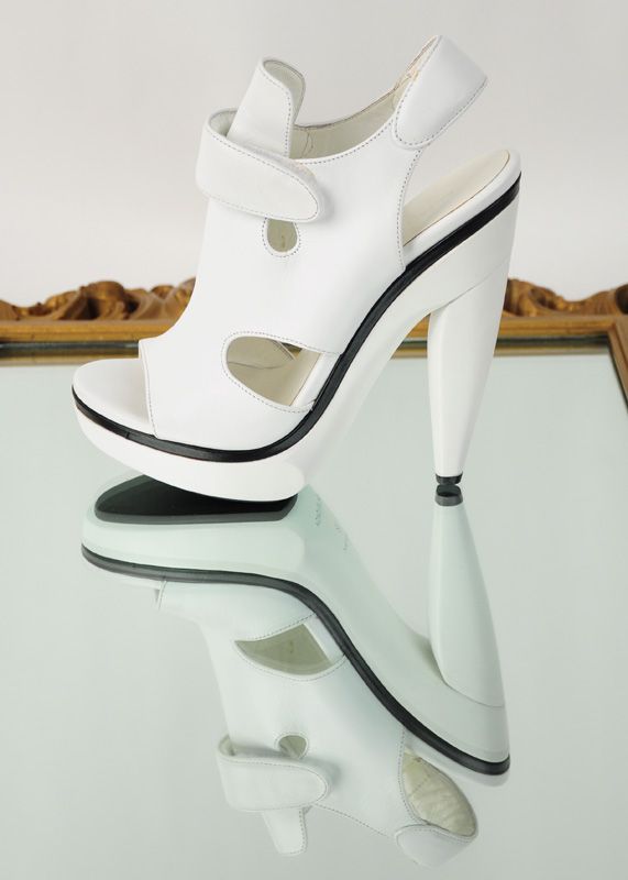 1,295 BALENCIAGA PLATFORM B&W SHOES SANDALS sz 38 7.5  