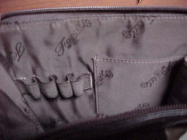 This is a nice Pre owned leather Fossil Purse in nice condition with 