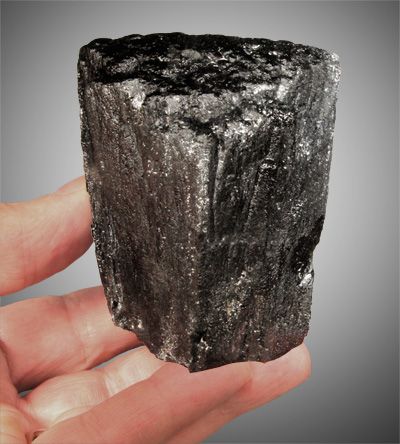 Huge 2.9Sharp Shiny Jet Black ILVAITE Crystal Mongolia  