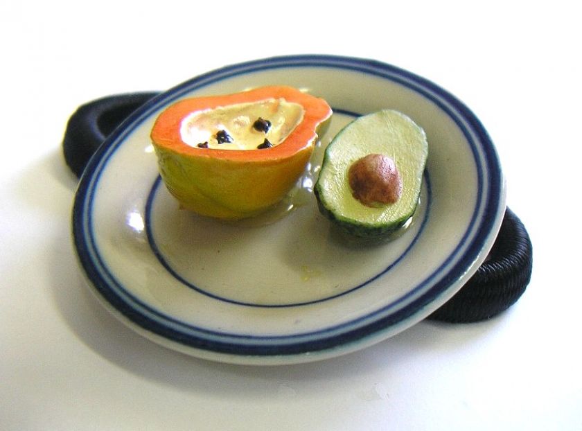 TROMPE LOEIL MINIATURE ARTIST MADE CERAMIC FRUIT PLATE  