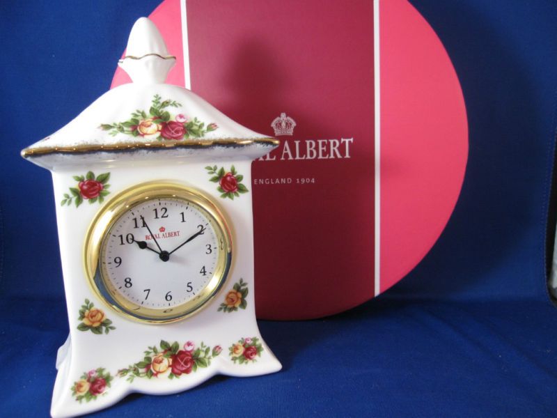 ROYAL ALBERT OLD COUNTRY ROSES CARRIAGE MANTEL CLOCK  