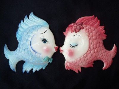 RARE VINTAGE 1950s LEFTON BOY GIRL KISSING FISH CERAMIC BATH WALL 