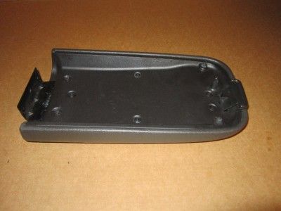 02 07 CHEVY TRAILBLAZER ENVOY CENTER CONSOLE LID ARM REST  