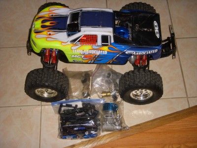 TEAM ASSOCIATED MGT 8.0 MONSTER GT 18 SCALE NITRO RC w/ EXTRA PARTS 