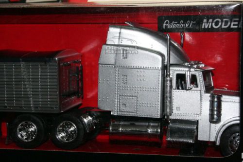 PETERBILT MODEL 379 GRAIN HAULER TRUCK 1/32 SILVER NEW  